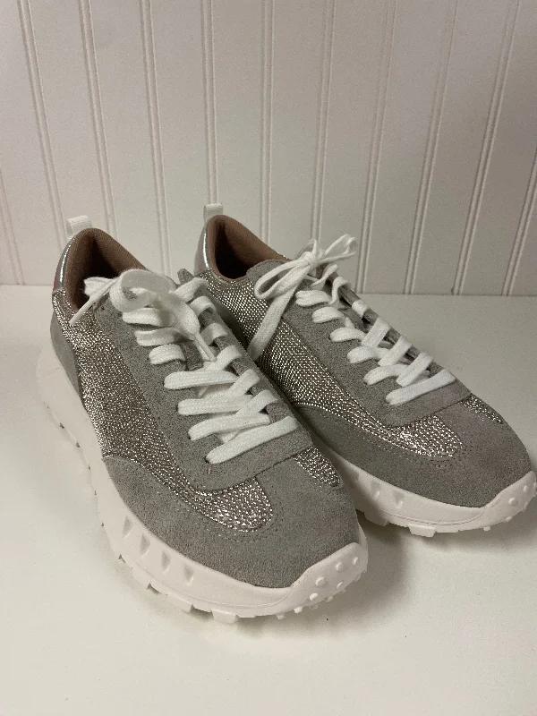 Shoes Sneakers By Blondo In Grey & White, Size: 9.5