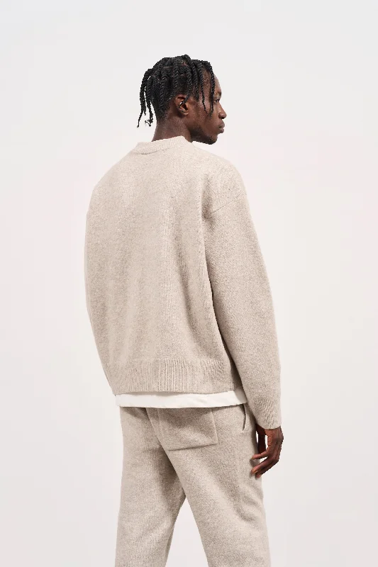 FLUFFY EMBLEM KNITTED CREW - BEIGE