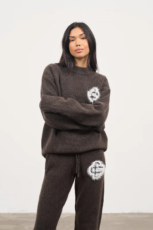 FLUFFY EMBLEM KNITTED CREW - BROWN