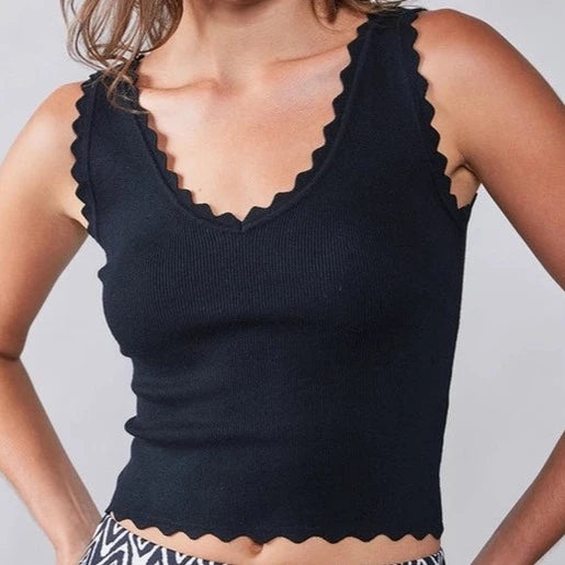 Women's Scalloped Rib Knit Cropped Tank in Black