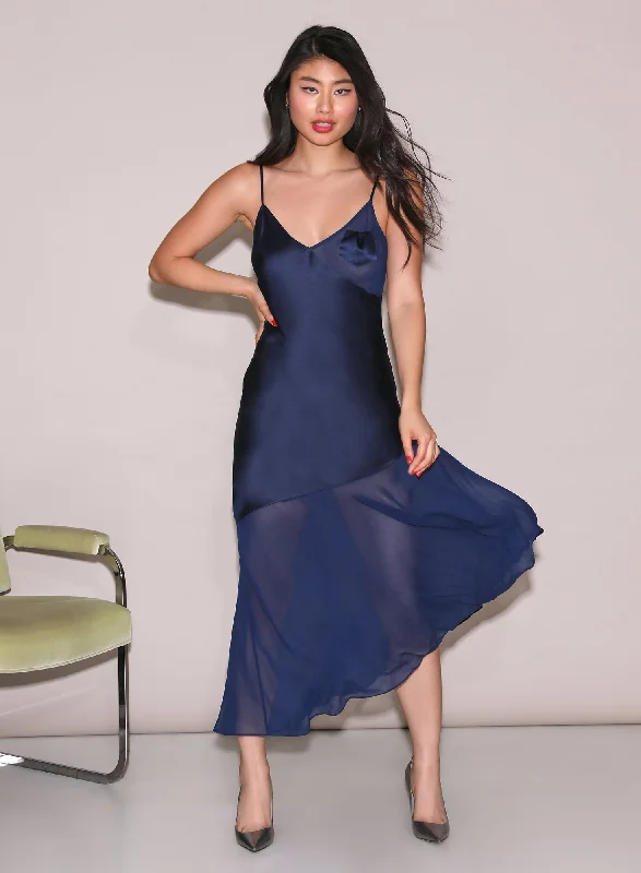 Bra with a half - cup design for a sexy and minimalist look​ Chiffon & Satin Slip
