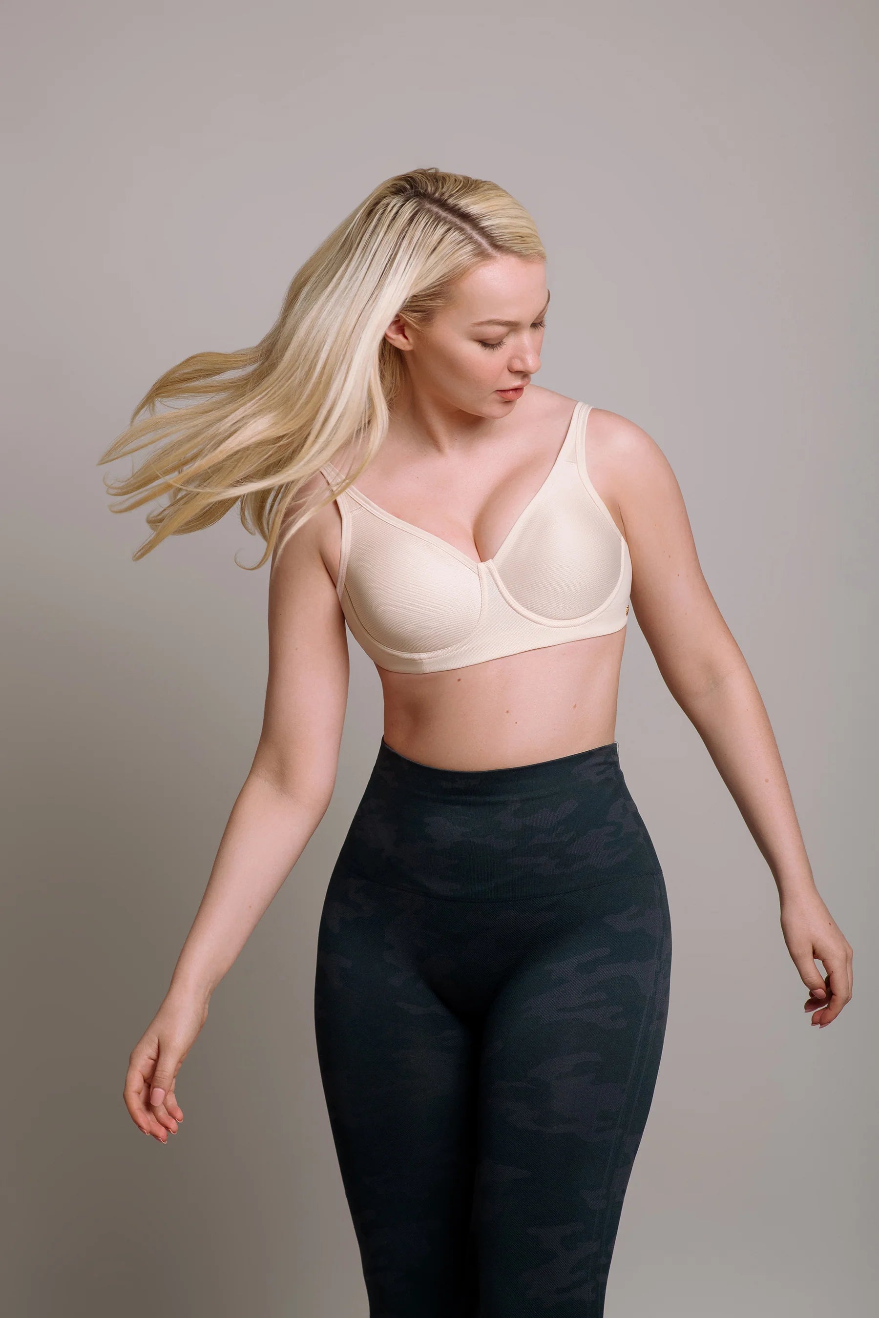 Bra with a plus - size customized fit option for a perfect fit KAYE LARCKY 4020N LE IMPACT UNDERWIRE SPORTS + EVERYDAY BRA Bra with a plus - size customized fit option for a perfect fit KAYE LARCKY 4020N LE IMPACT UNDERWIRE SPORTS + EVERYDAY BRA