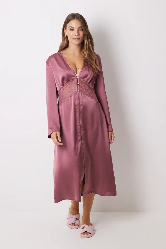Women's bras with moisture - wicking propertiesLong pink satin robe with lace detail Women's bras with moisture - wicking propertiesLong pink satin robe with lace detail