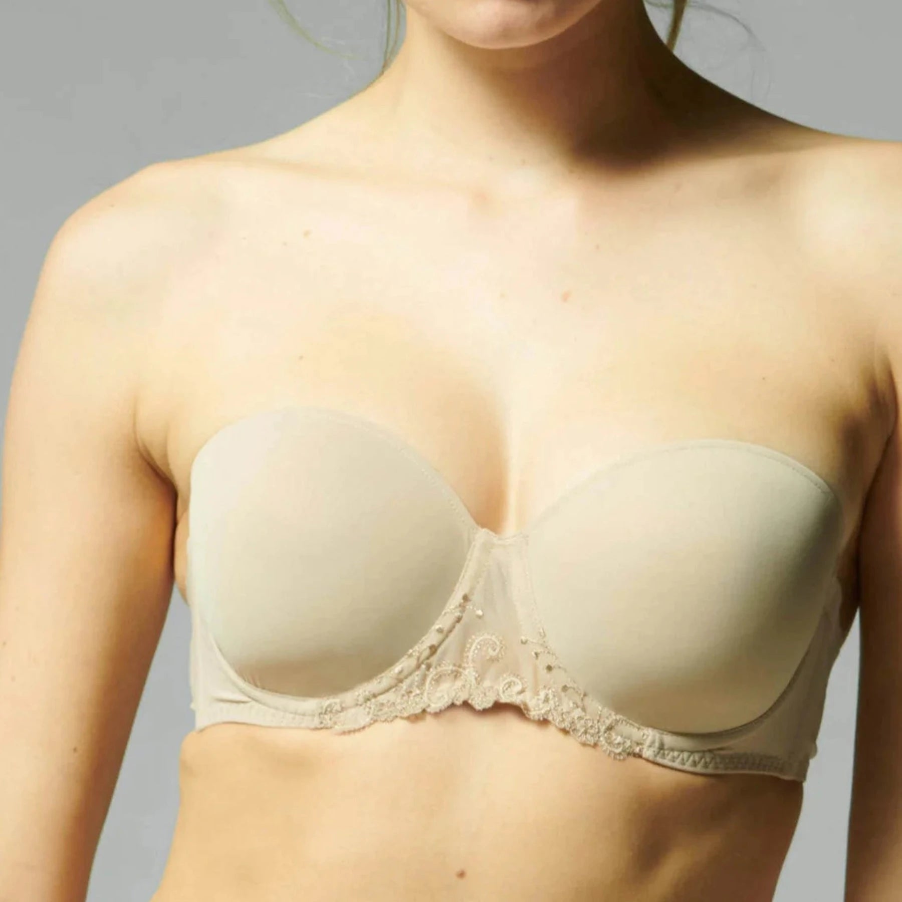 Bra with a plus - size seamless design for a smooth look​ Delice Strapless Bra 12X300 - Nude