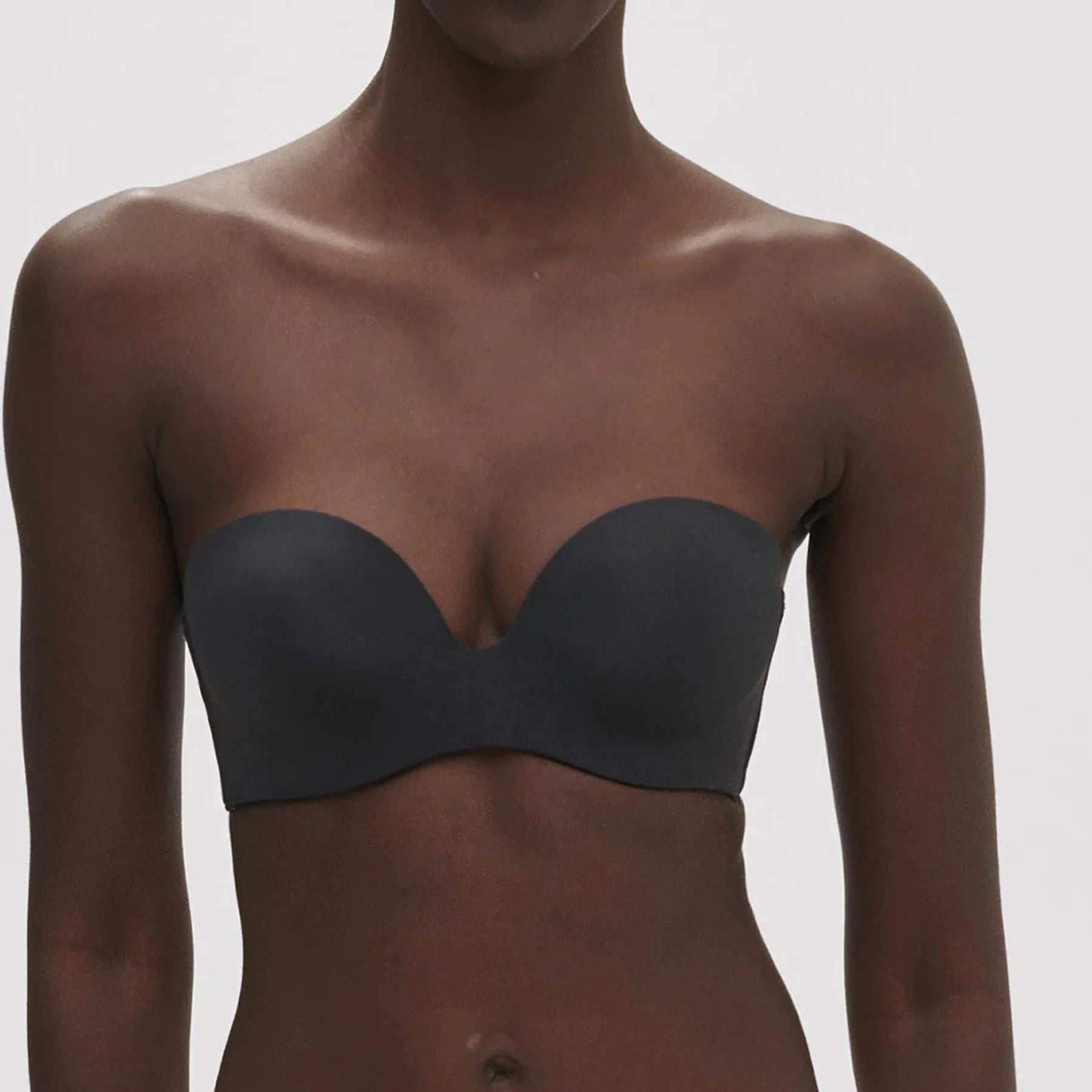 Bra with a half - cup design for a sexy and minimalist look Essentiel Strapless 13V303 - Black Bra with a half - cup design for a sexy and minimalist look Essentiel Strapless 13V303 - Black