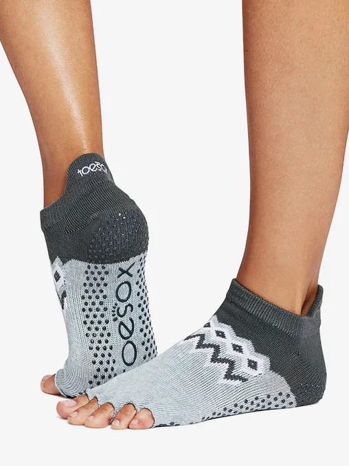 Women's adjustable - fit socks for a customized feelToeSox Half Toe Low Rise Grip Socks - Peaks Women's adjustable - fit socks for a customized feelToeSox Half Toe Low Rise Grip Socks - Peaks